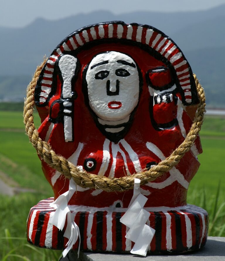 鹿児島県の薩摩、大隅、宮崎県の一部に限って分布するオモシロ可愛い田の神の石像である田の神さあ（タノカンサア）の正体...